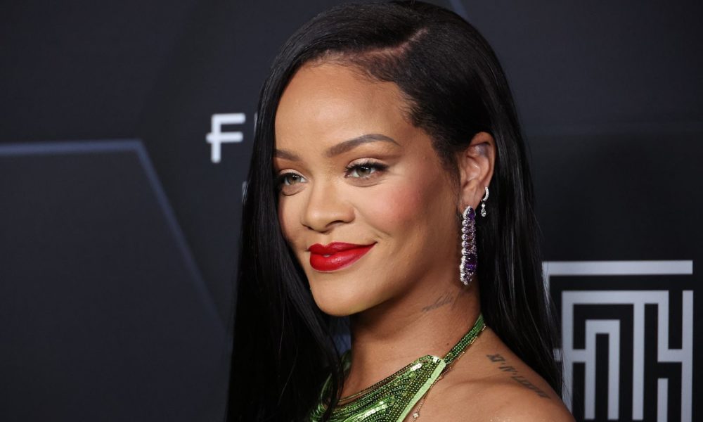 Rihanna lép fel a Super Bowl félidejében